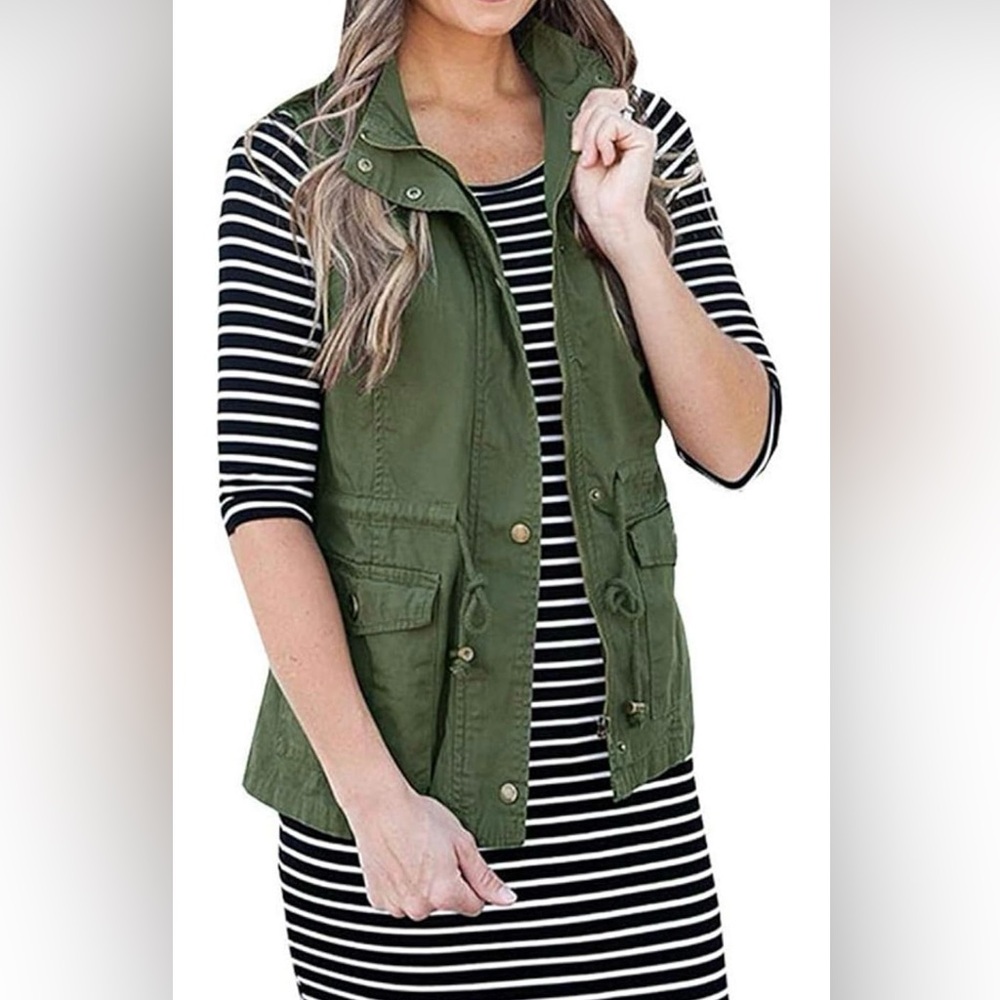 Women Sleeveless Lightweight Military Vest Jacket in Army Green
